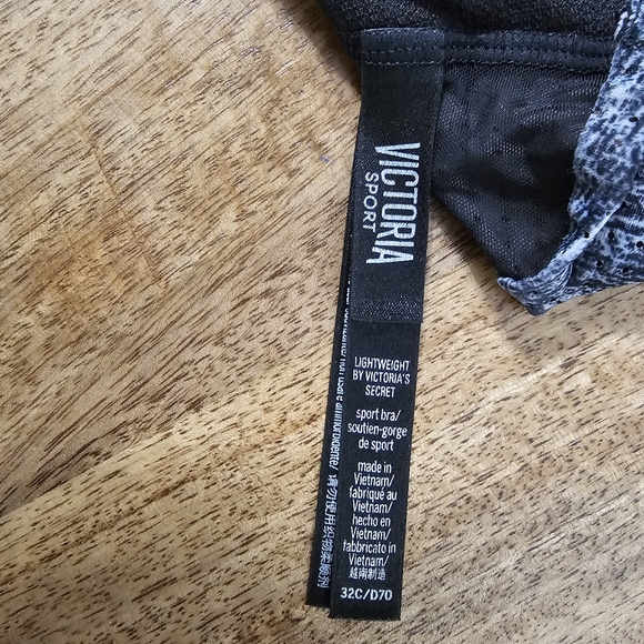 Six Victoria Secret Sports Bras 32C - Picture 12 of 16
